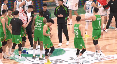 轰33分还是惨败!硬汉也止不住落泪,粤迷评论区落井下石,太讽刺